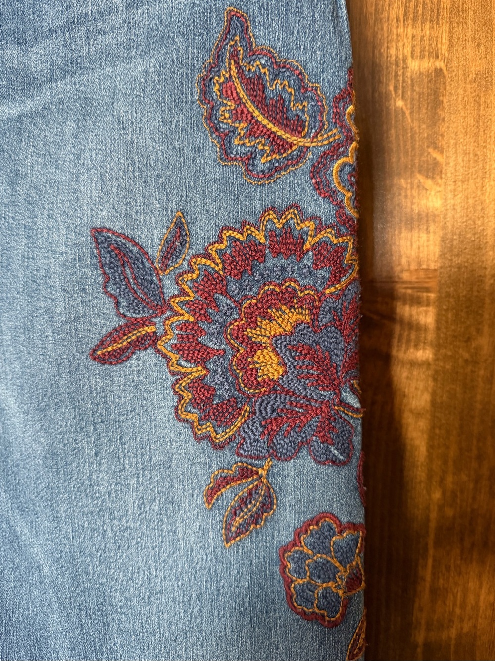 Democracy Ab Technology Medium Blue Cropped Jeans with Floral Embroidery Sz 2 - Picture 3 of 11
